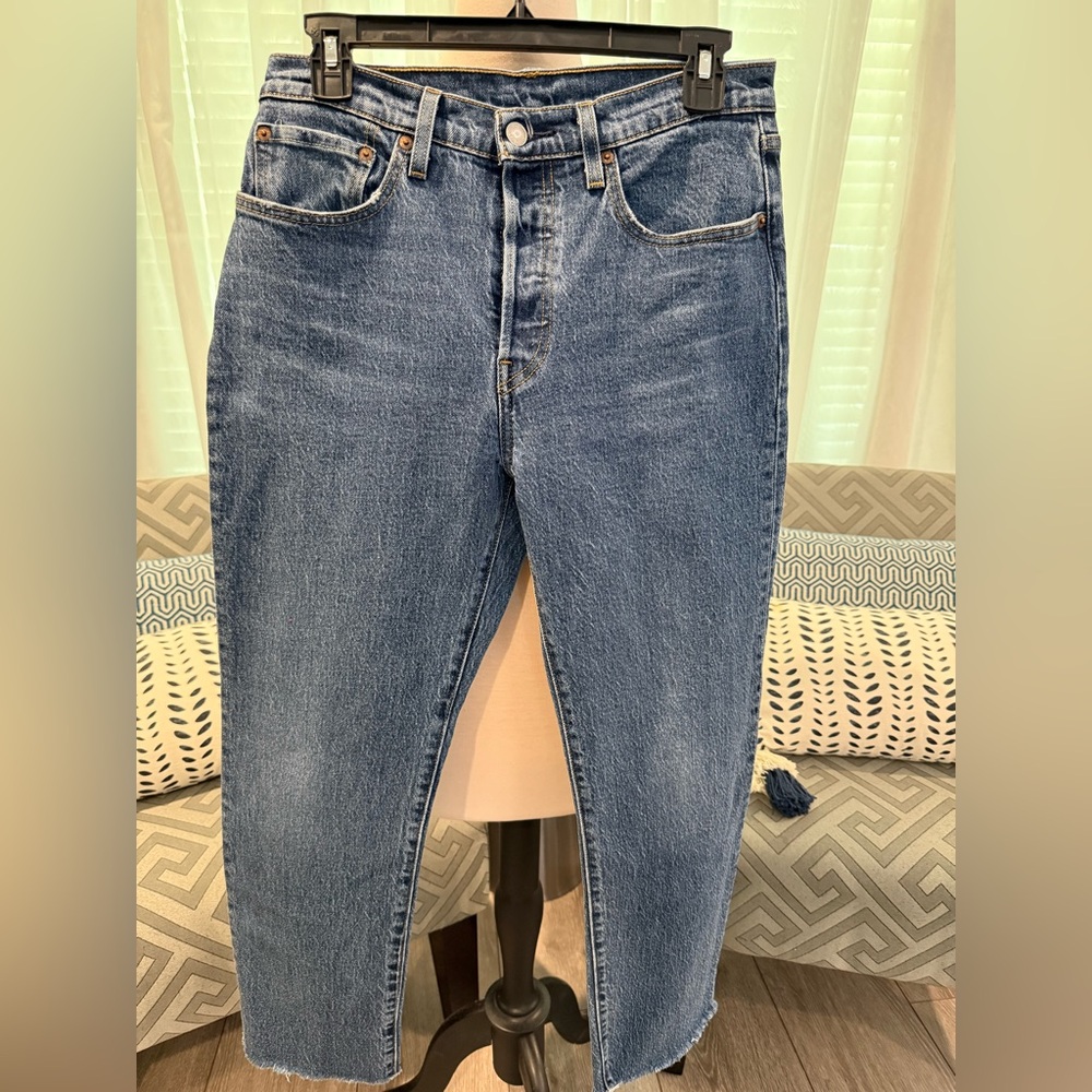 Levi's Women's Straight Leg Blue Jean, 501, button fly, frayed hem, 27w 26l